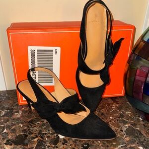 Bill Blass 8 Elegant Black Slingback Heels. Look fantastic.